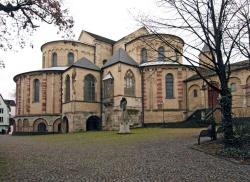 „Joddesdeens op Kölsch“, Ökumenischer Gottesdienst in  der romanischen Basilika St. Maria im Capitol mit anschließender Besichtigung der Krypta