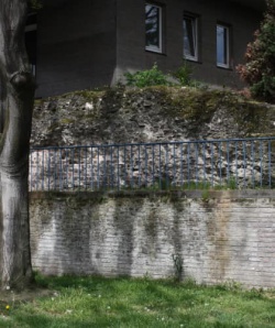 Führung entlang der Römermauer mit Dieter Breitbach