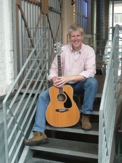 Musikalische Stadtgeschichte: „Vun klein Lück un andere Minsche“ Konzert mit Günter Schwanenberg. 